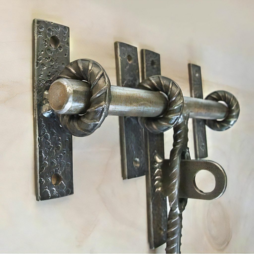 Simple Wooden Peg Rack for an Organized Entry project photo 3