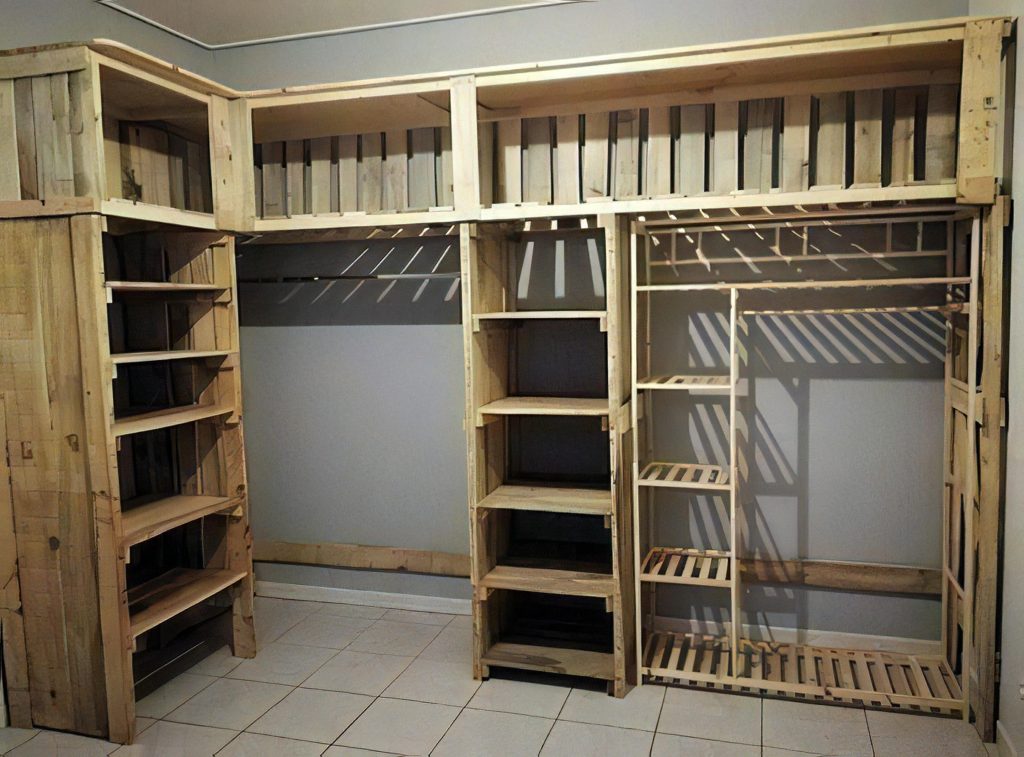 Designing a Warm Wood Kitchen Bar Without Closing the Room